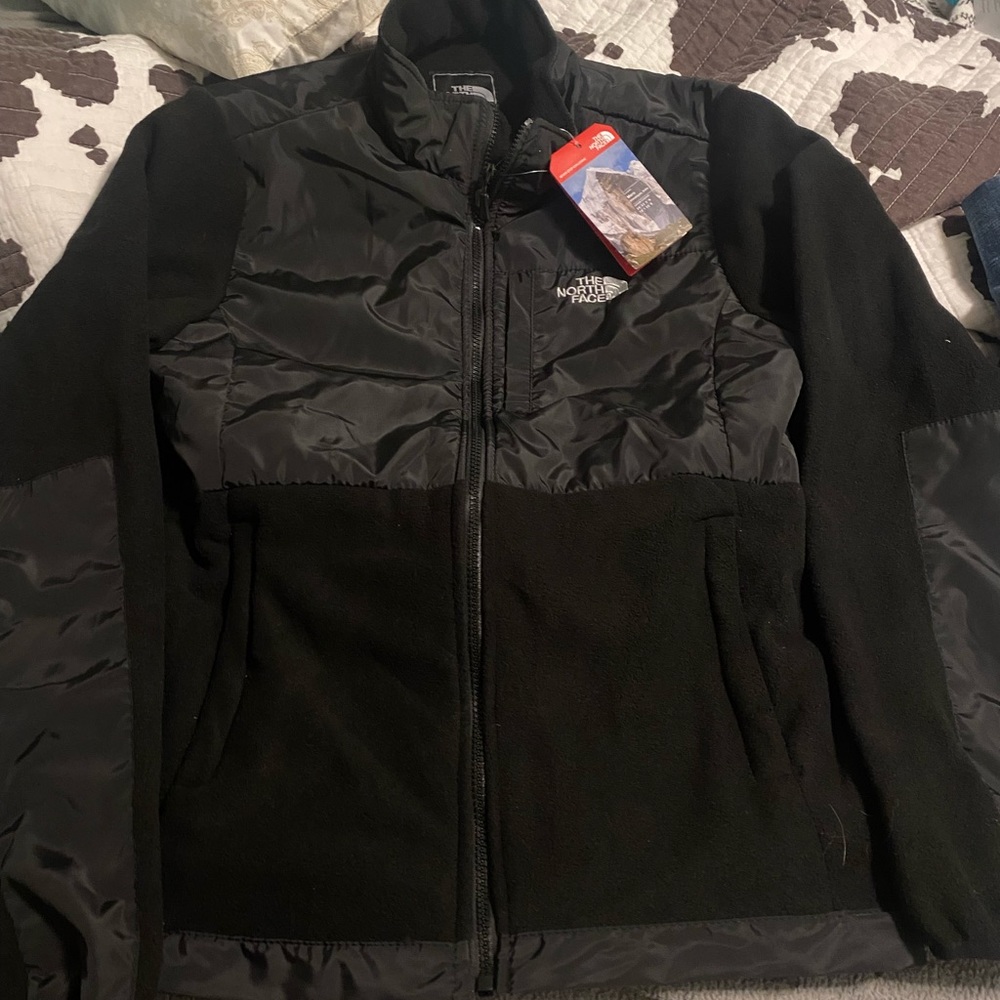 XL woman’s North Face Zip up